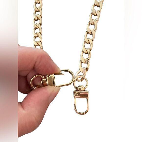 Gold toned chain - Picture 3 of 4